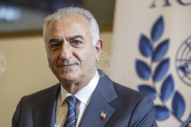 Синът на иранския шах промени посланието си към иранското протестно движение