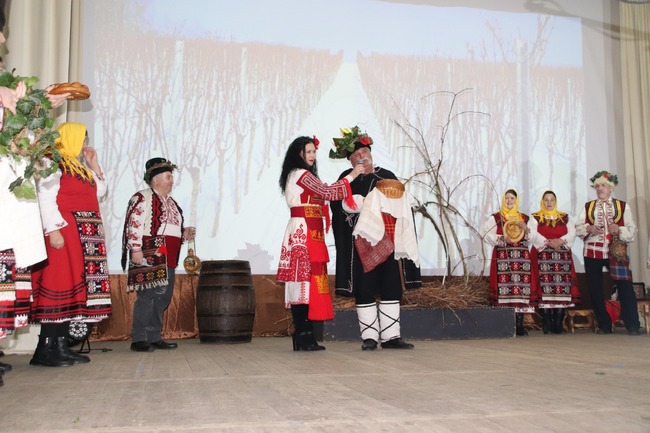 Фестивалът на националните традиции „Трифон Зарезан“ в Болград премина с кукери и зарязване на лозето