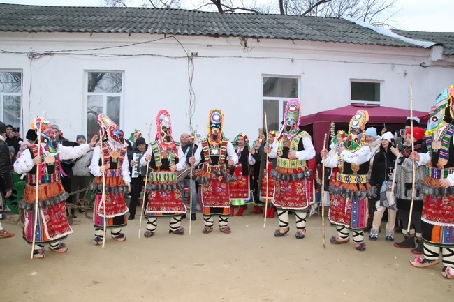 Театралното студио „Онгъл“ се включи в Кукерската група за пресъздаване на обреда по време на фестивала „Трифон Зарезан“ в Болград