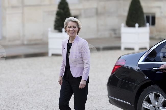 Свободна и суверенна Украйна е в интерес на целия свят, заяви Урсула фон дер Лайен