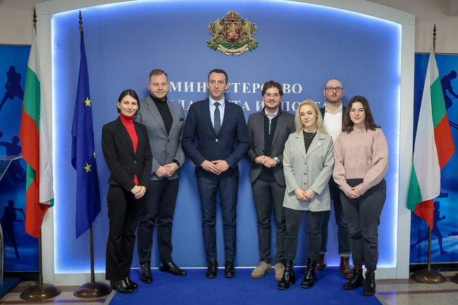 ММС: Министър Пешев се срещна с ръководството на Националния младежки форум