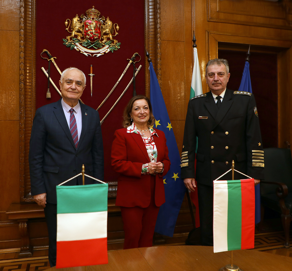 Bulgaria's Defence Minister and Chief of Defence Discuss Continued Support for Ukraine with Italian Ambassador