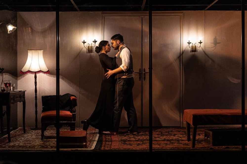 За последната нощ на Яворов и Лора разказва премиерният за Великотърновския театър спектакъл "Нирвана"