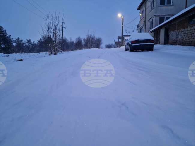 Забранява се движението на товарни автомобили по направлението Разград - Търговище заради обилен снеговалеж