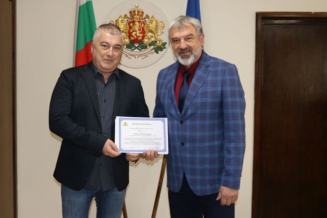 ОА Русе: Драгомир Драганов отличи шефа на Областното пътно управление в Русе инж. Стамен Савов