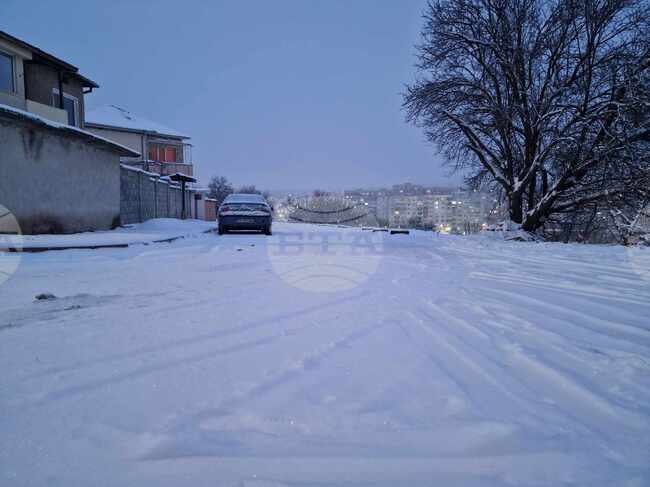 Седем автомобила са закъсали на главния път Русе - Варна поради усложнената пътна обстановка в област Разград 