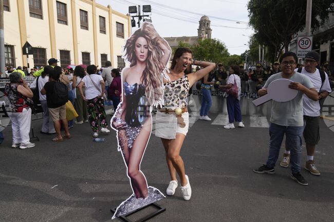 Разследват изтичането на медицинското досие на Шакира от клиника в Перу