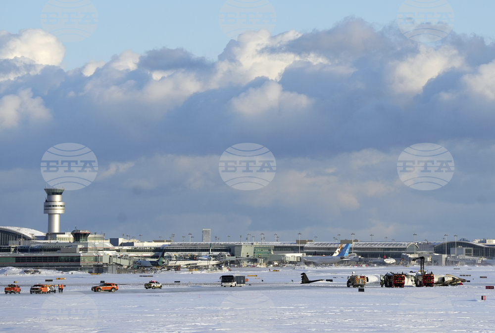 Пострадалите при авиокатастрофата в Торонто са 18, съобщиха властите