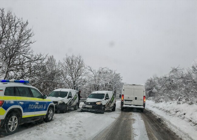 Движението по пътя Габрово – Севлиево край село Враниловци се осъществява в едната лента