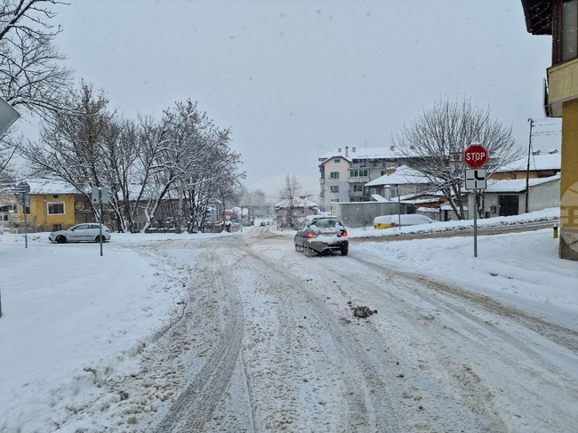 От 6:30 ч. има забрана за движение на тежкотоварни автомобили над 12 тона без вериги за цялата област Разград