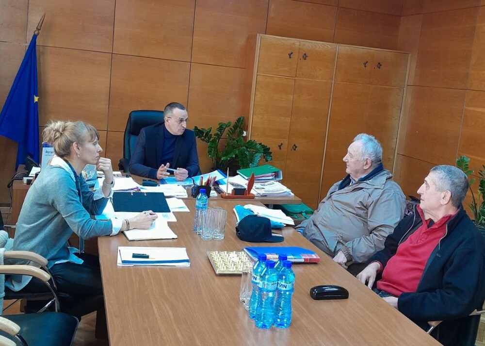 С ремонта на стадиона в Чирпан реализират и алея на футболната слава