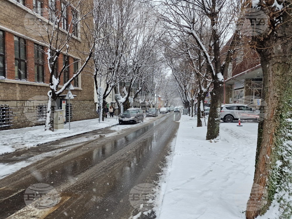 Няма непроходими пътища или селища без ток в Старозагорско, съобщи заместник-кметът Радостин Танев