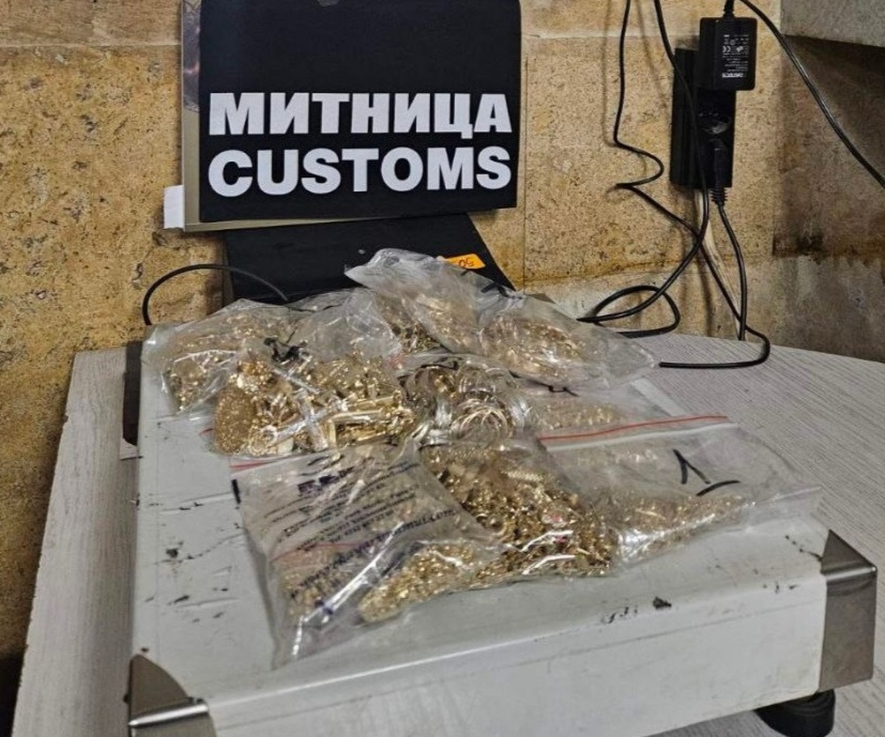 Близо 2 кг контрабандни златни накити откриха митническите служители на МП Малко Търново под ластичен колан на мъж