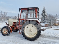 Общо 15 екипа на снегопочистващата фирма работят на терен в Самоков, съобщиха от Общината