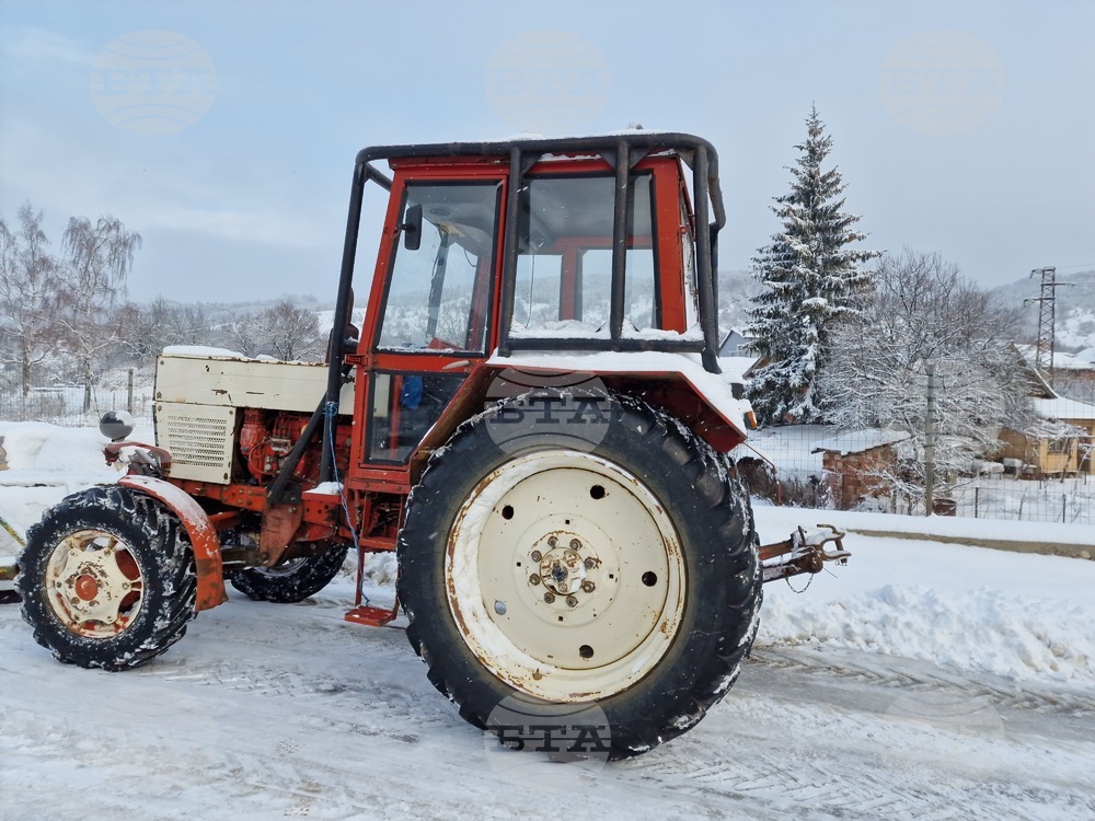 Общо 15 екипа на снегопочистващата фирма работят на терен в Самоков