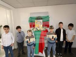 С песни, стихотворения, есета и рисунки учениците от училище „Св. Климент Охридски“ в Лутън почетоха Васил Левски