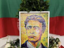 С песни, стихотворения, есета и рисунки учениците от училище „Св. Климент Охридски“ в Лутън почетоха Васил Левски