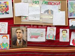 С песни, стихотворения, есета и рисунки учениците от училище „Св. Климент Охридски“ в Лутън почетоха Васил Левски