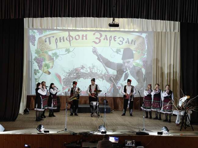 Българските традиции оживяха на фестивала „Трифон Зарезан“ в Болград с участието на над 20 творчески колектива