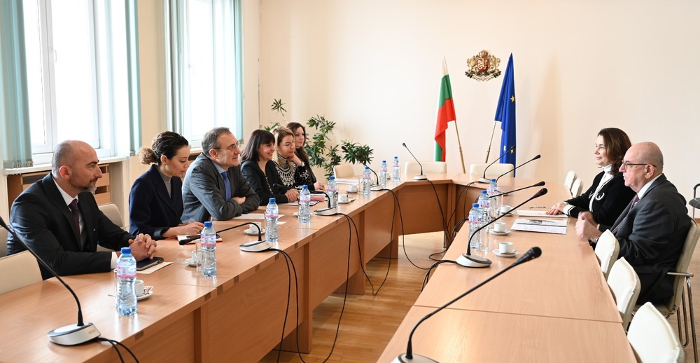 Министър Гуцанов обсъди с ръководството на БЧК развитието на социалните услуги