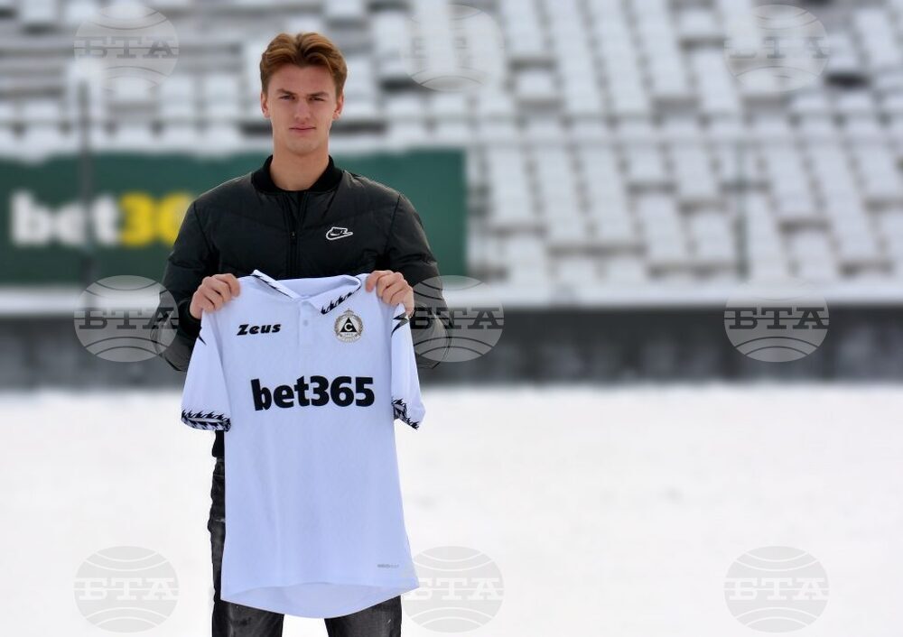 Славия привлече руския централен защитник Артьом Варганов