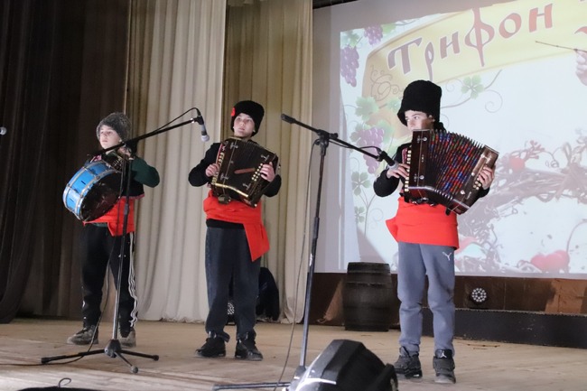 Млади артисти от българското село Табаки взеха участие във Фестивала на националните традиции „Трифон Зарезан“ в Болград