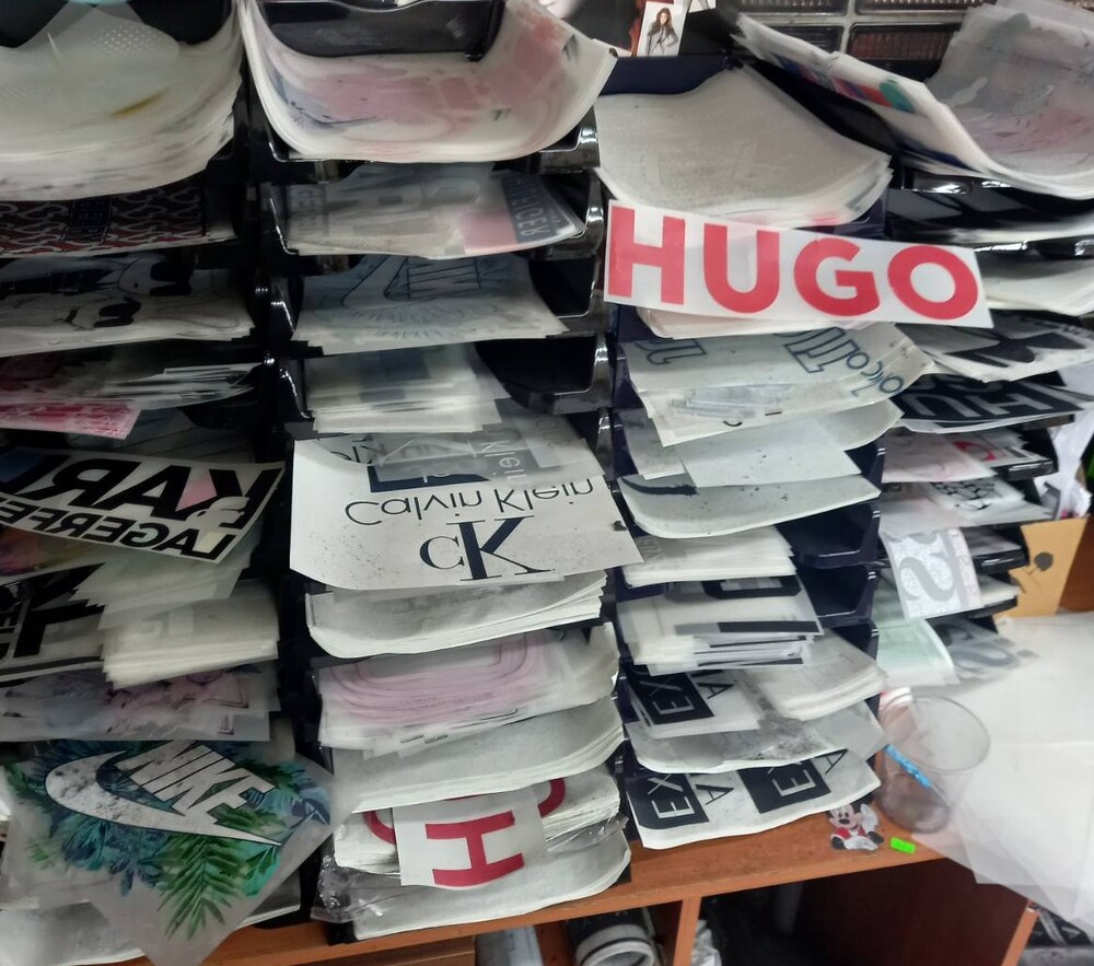 МВР: Служители от пловдивския отдел „Икономическа полиция“ пресякоха нерегламентирано производство и разпространение на фалшиви текстилни изделия