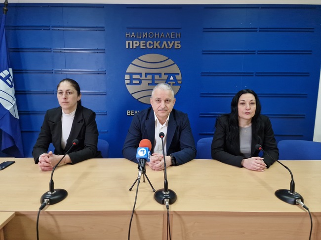 Пресконференция на ПП "Възраждане" във връзка със забелязани нарушения при завършване на ремонт на улица "Опълченска" във Велико Търново