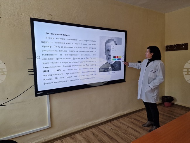 Филиалът на Русенския университет в Разград е оборудван с интерактивни монитори, които ще се използват от студентите