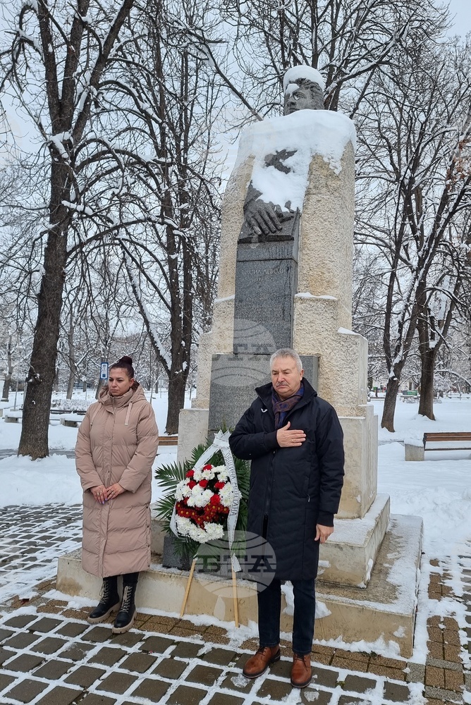 С тържество пред паметника на Левски в Монтана беше отбелязана 152-та годишнина от гибелта на Апостола