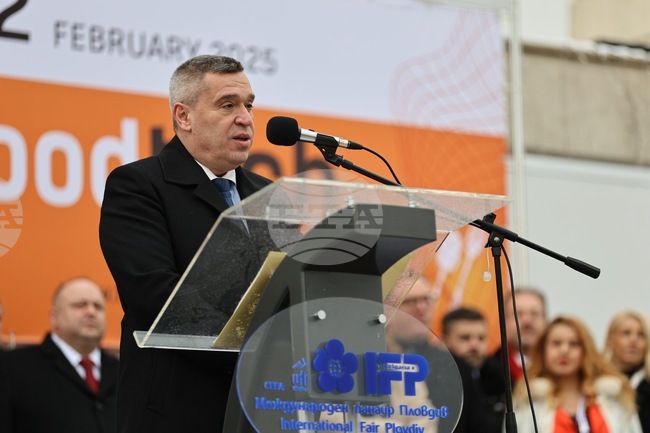 Аграрният сектор създава около 4 процента от брутния вътрешен продукт на България, каза министър Георги Тахов в Пловдив