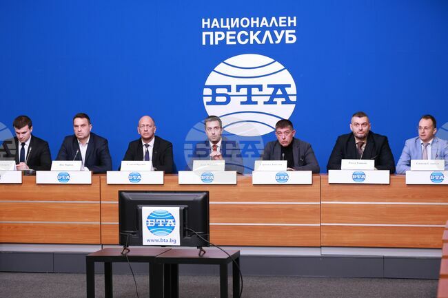 Очакваме десетки хиляди българи да излязат и да защитят финансовия суверенитет на държавата на 22 февруари, каза Деян Николов от "Възраждане"