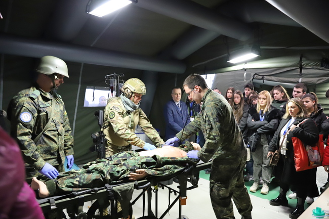 1500 ученици се включиха в Дните на отворени врати за кариерно развитие във ВМА