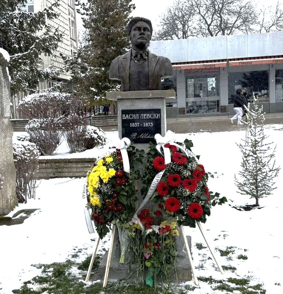 В Суворово бе открит бюст-паметник на Апостола