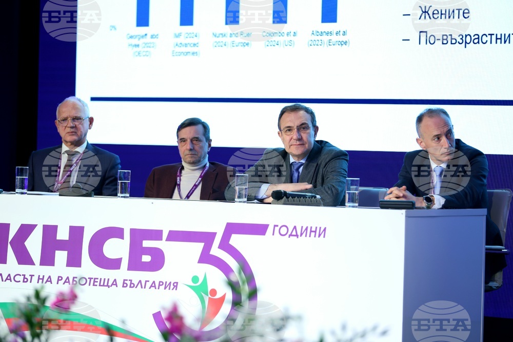 Около 1 милиард лева са осигурени за адаптиране на работната сила към изискванията на бизнеса, каза министър Борислав Гуцанов