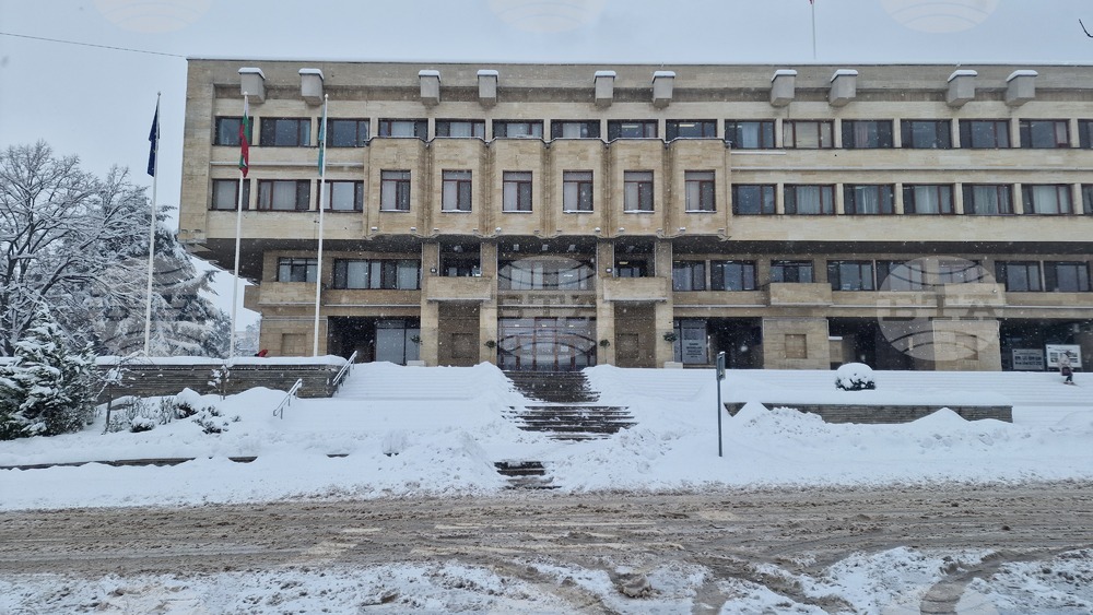 Започва повторно почистване на спирките на градския транспорт в Шумен