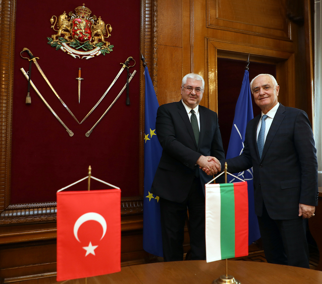 Defence Minister, Turkiye's Ambassador to Bulgaria Discuss Bilateral Defence Cooperation