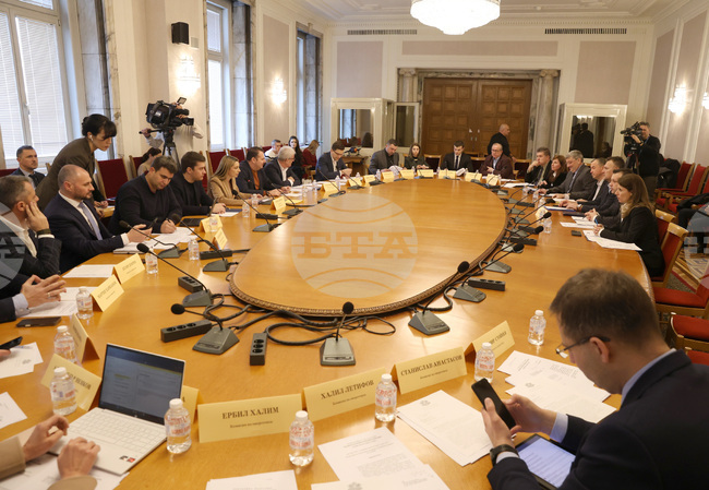 Комисията по енергетика в НС прие на второ четене законопроекта за финансова подкрепа на битови крайни клиенти, останали без ток по празниците