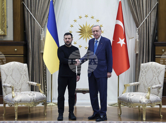 Не може да има решение за край на войната без Украйна, заяви Зеленски в Анкара