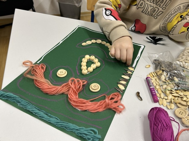 Деца от училище „Св. св. Кирил и Методий” във Виена изработиха кукерски маски