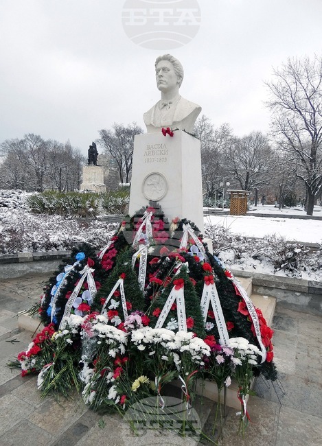 Паметник на Васил Левски бе открит в Лом