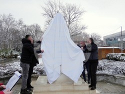 Лом - Левски - паметник-1