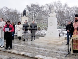 Лом - Левски - паметник-2