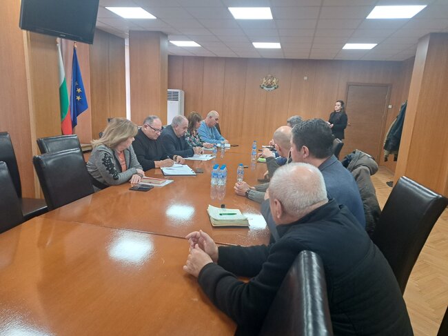 След второто заседание на Оперативната група в Шумен: Започва повторното почистване на спирките на градския транспорт