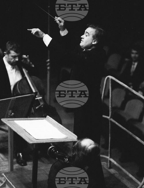 Композиторът и диригент Йордан Дафов: Не трябва да показваме себе си, а музиката, която изпълняваме