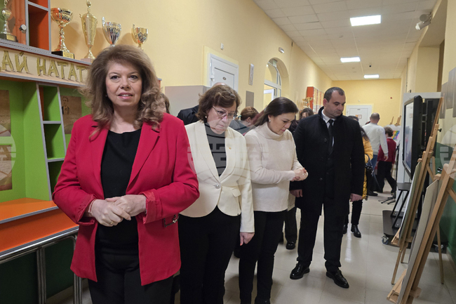 Ловеч - Основно училище „Васил Левски” - вицепрезидент - посещение