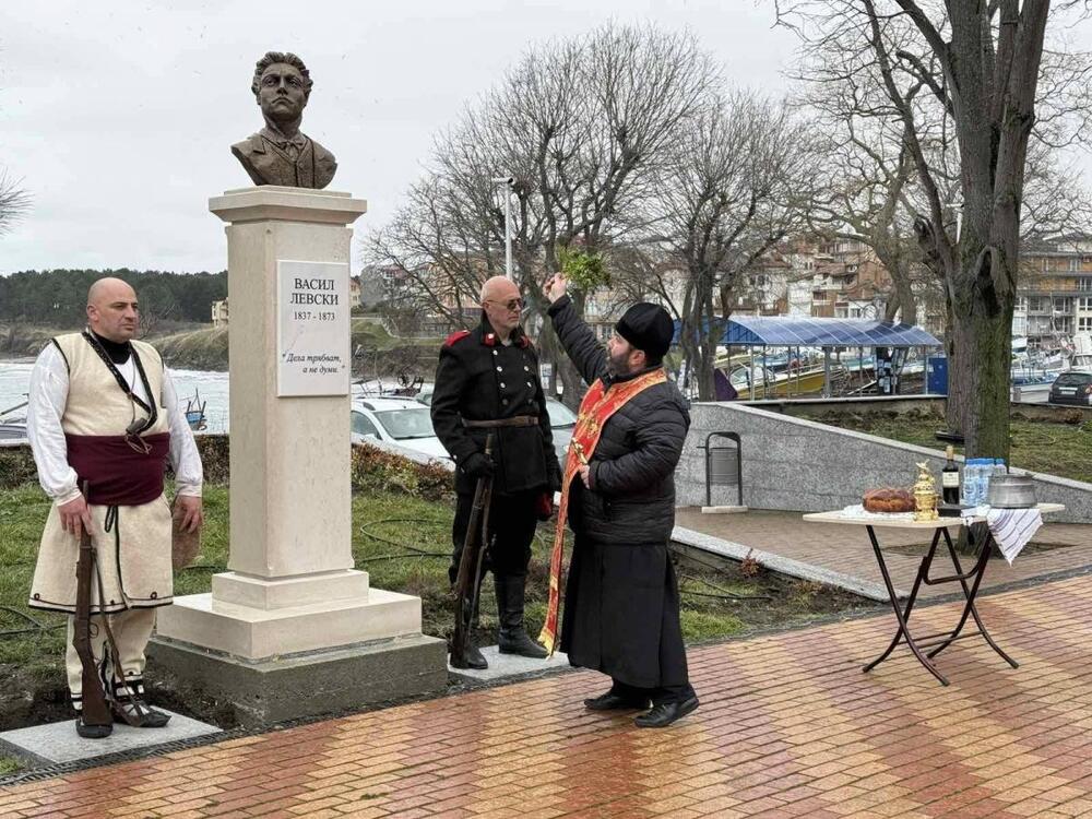 Паметник на Васил Левски беше открит в Ахтопол