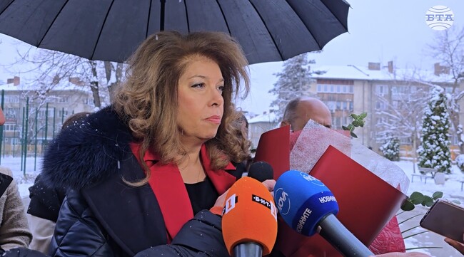 Европа трябва да намери собствената си политика в сложната ситуация за Украйна, каза вицепрезидентът Илияна Йотова