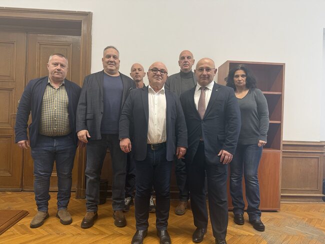 АБСФ продължава с политическите совалки в НС, проведе среща и с представители на ПГ на „Възраждане“
