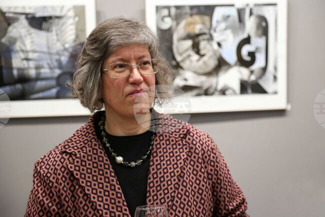 Свобода и порядък се преплитат в криптографиките и арт книгите на Регина Далкалъчева